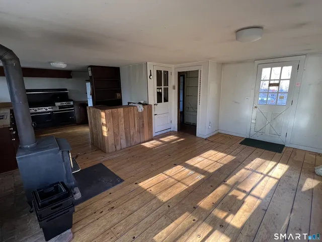 $575,000 | 290 Newtown Turnpike, Weston, CT 06883