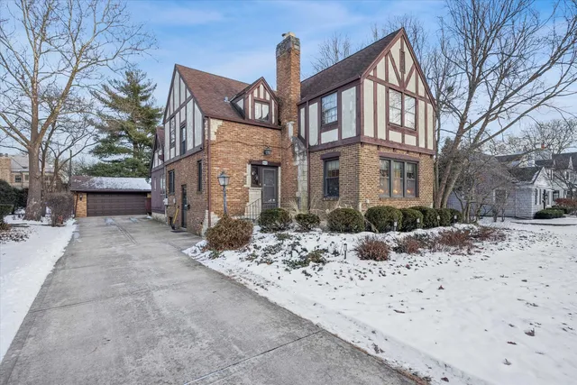 $1,400,000 | 4925 Grand Avenue, Western Springs, IL 60558