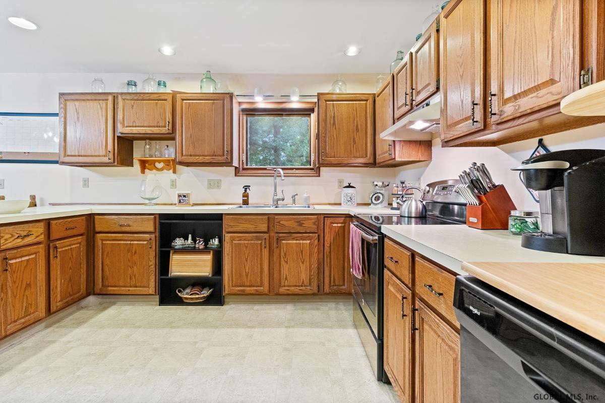 21 Phillips Road Stillwater, NY 12170 - Photo 12 of 49 Photo 13