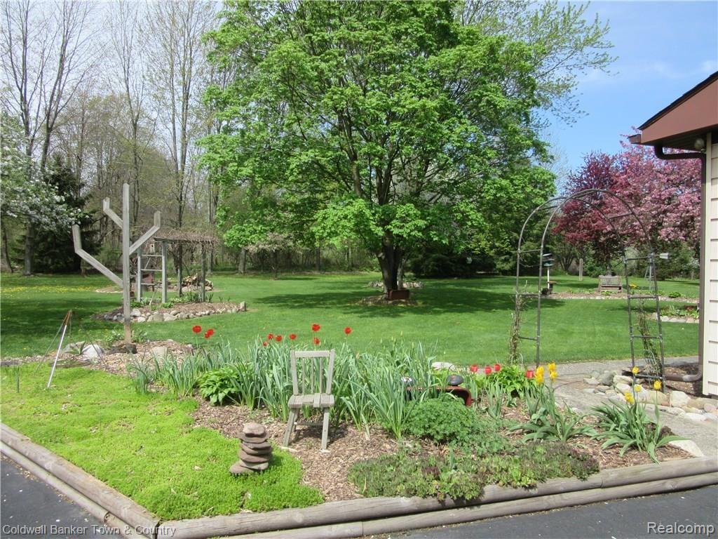 3758 Beattie Road Howell, MI 48843 - Photo 60 of 62 driveway view