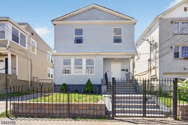 $715,000 | 17 Wolcott Terrace, Unit 2, Newark, NJ 07112