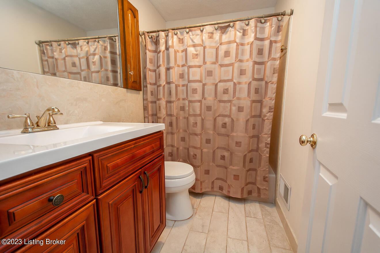 6702 Delton Road Louisville, KY 40258 - Photo 23 of 46 Delton-35