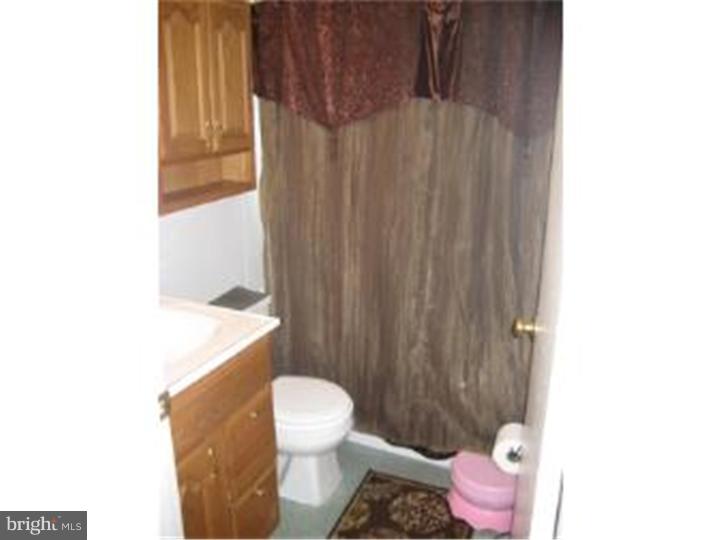 16 Quaint Road Levittown, PA 19057 - Photo 3 of 6 Gallery Image 3