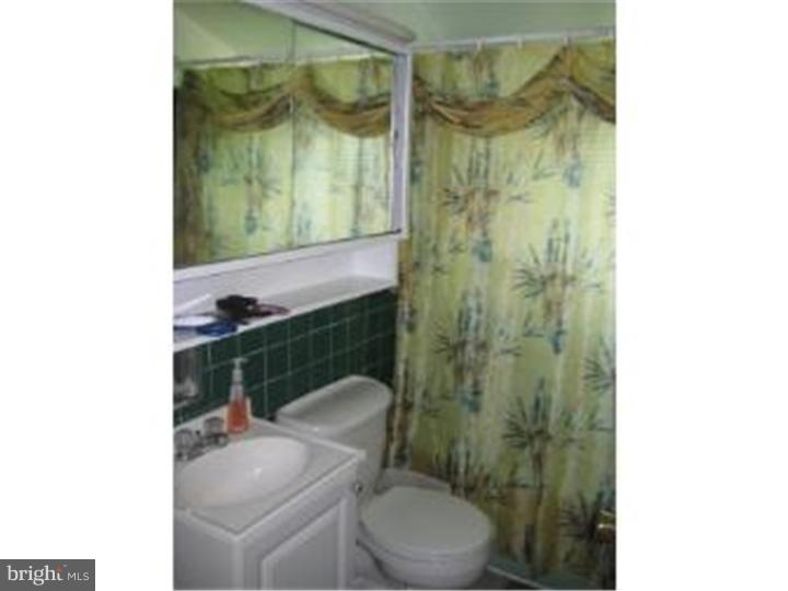 16 Quaint Road Levittown, PA 19057 - Photo 4 of 6 Gallery Image 4