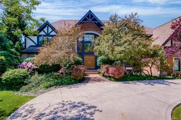 $1,300,000 | 40 Fairway Trail, Moreland Hills, OH 44022