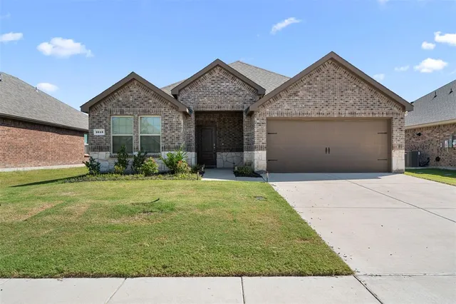$1,750 | 1613 Sunny Grove Drive, Princeton, TX 75407