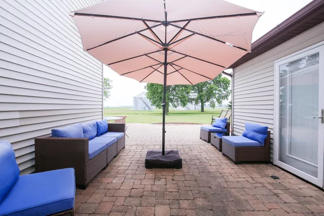 $595,000 | 382 Keigwin Road, Walnut, IL 61376