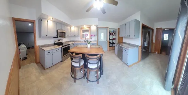 $595,000 | 382 Keigwin Road, Walnut, IL 61376