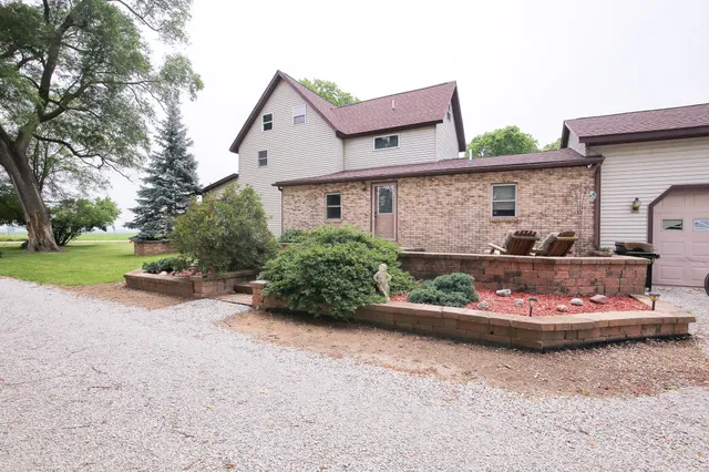 $595,000 | 382 Keigwin Road, Walnut, IL 61376