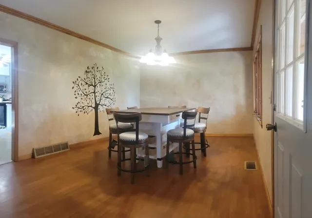 $595,000 | 382 Keigwin Road, Walnut, IL 61376