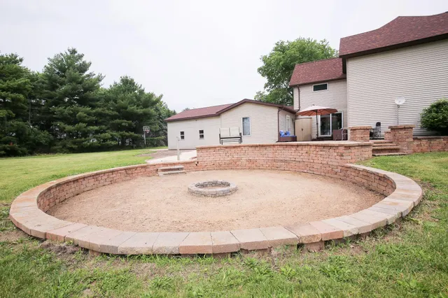 $595,000 | 382 Keigwin Road, Walnut, IL 61376