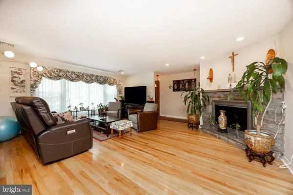 $440,000 | 604 North Line Street, Lansdale, PA 19446