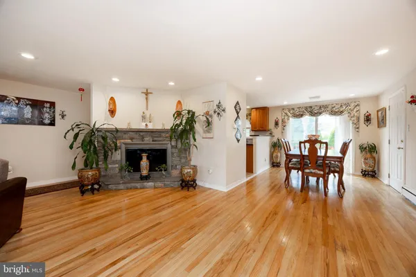 $440,000 | 604 North Line Street, Lansdale, PA 19446