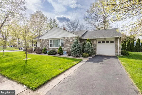 $440,000 | 604 North Line Street, Lansdale, PA 19446