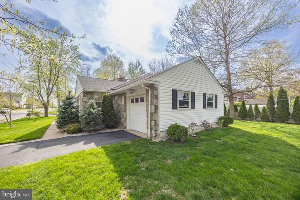 $440,000 | 604 North Line Street, Lansdale, PA 19446