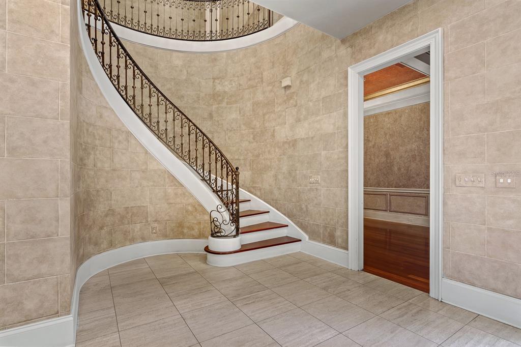 1029 Royal Pass Road Tampa, FL 33602 - Photo 13 of 68 a view of entryway and hall