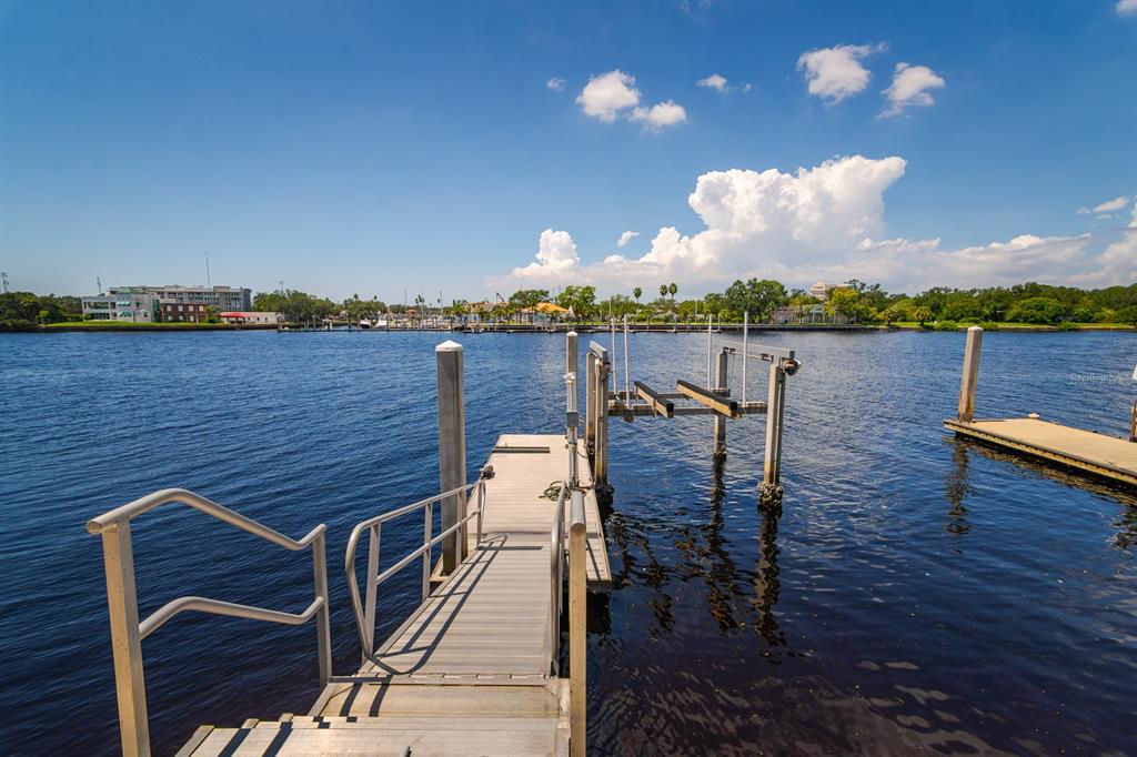 1029 Royal Pass Road Tampa, FL 33602 - Photo 6 of 68