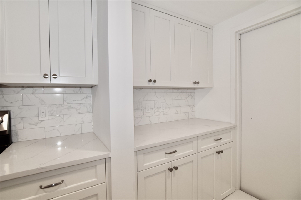 72 Longwood Avenue, Unit 72 Brookline, MA 02446 - Photo 5 of 18