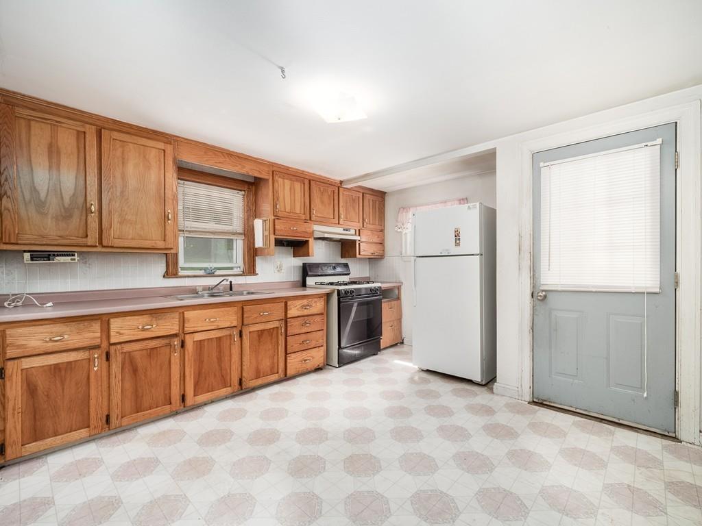 33 Edgehill Road Norwood, MA 02062 - Photo 11 of 32 Gallery Image 11