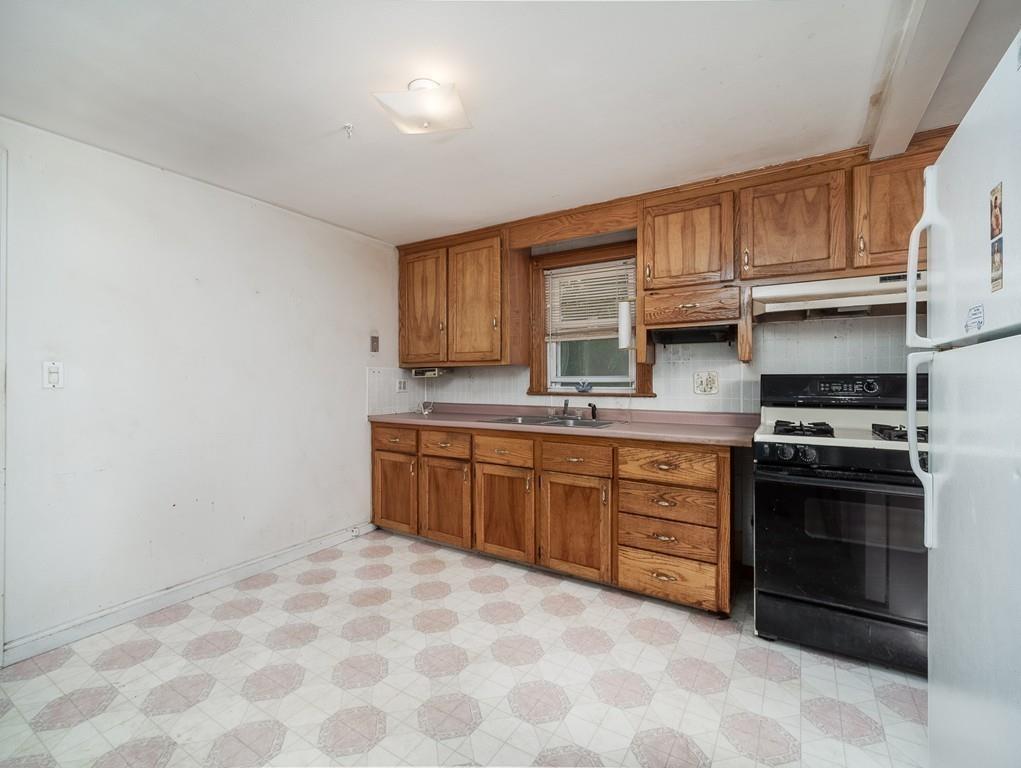 33 Edgehill Road Norwood, MA 02062 - Photo 12 of 32 Gallery Image 12