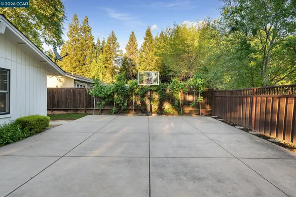 $2,325,000 | 835 Richard Lane, Danville, CA 94526