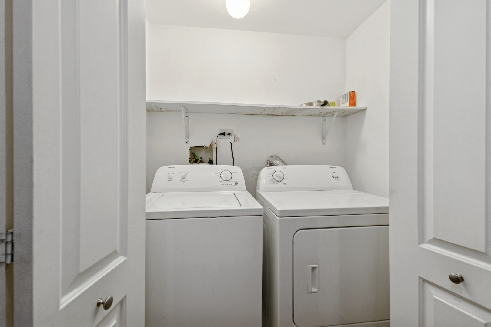 9222 South Laflin Street, Unit 2N Chicago, IL 60620 - Photo 10 of 14 a utility room with dryer and washer