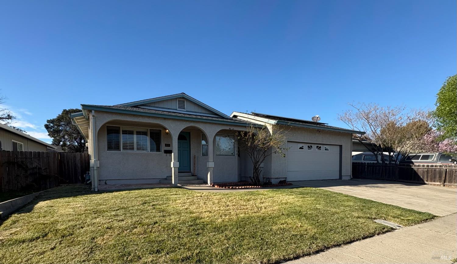 210 Trinity Court Rio Vista, CA 94571 - Photo 30 of 38 a front view of a house with a yard