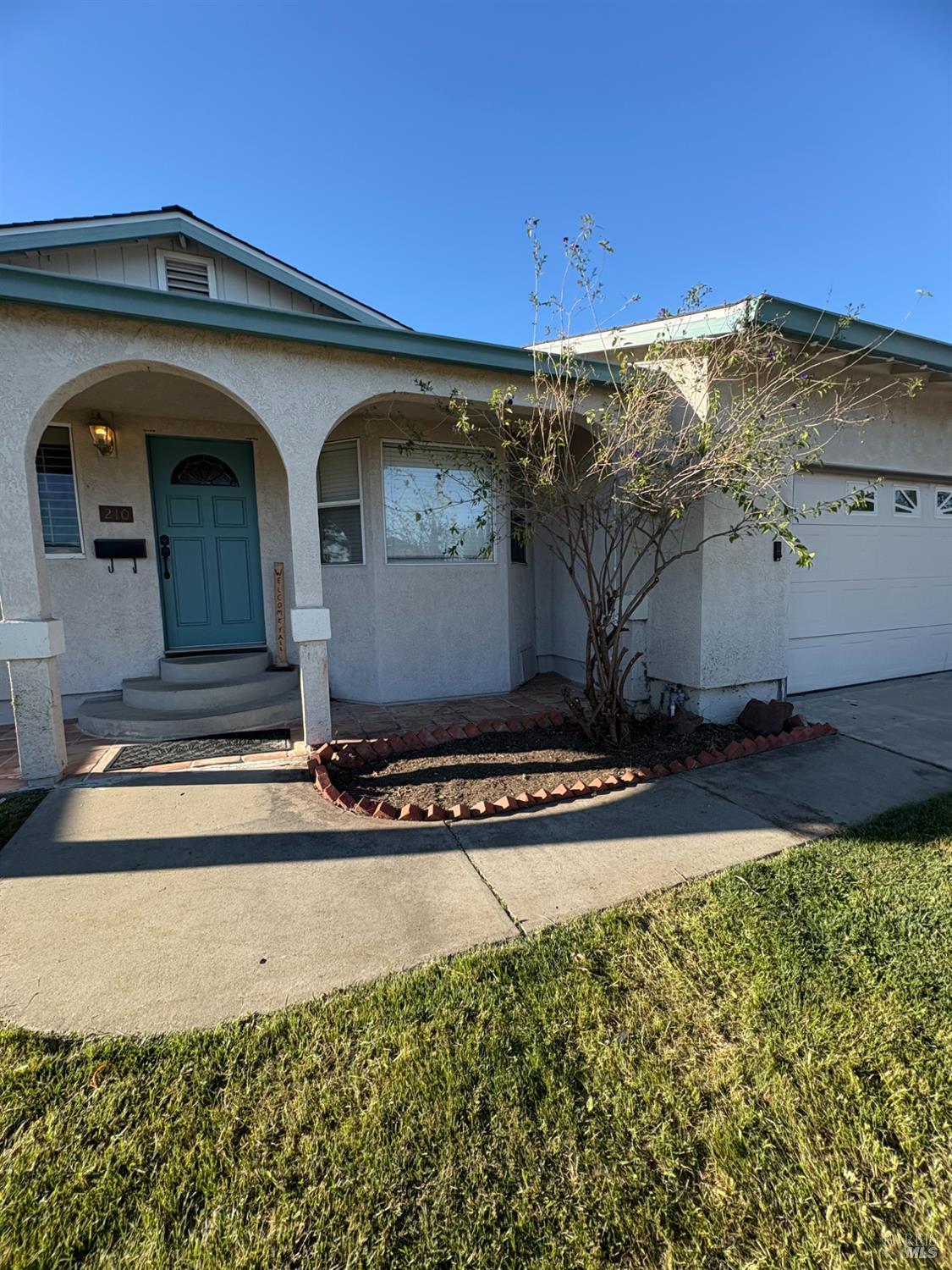 210 Trinity Court Rio Vista, CA 94571 - Photo 31 of 38 a front view of a house with a yard