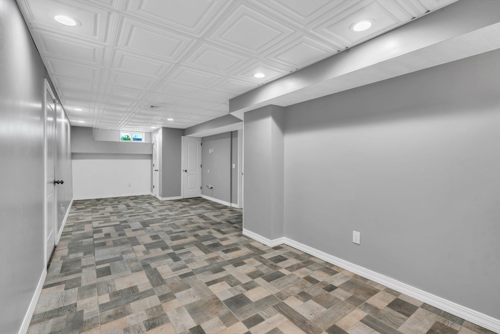 25 Thomas Street Chicopee, MA 01013 - Photo 26 of 36