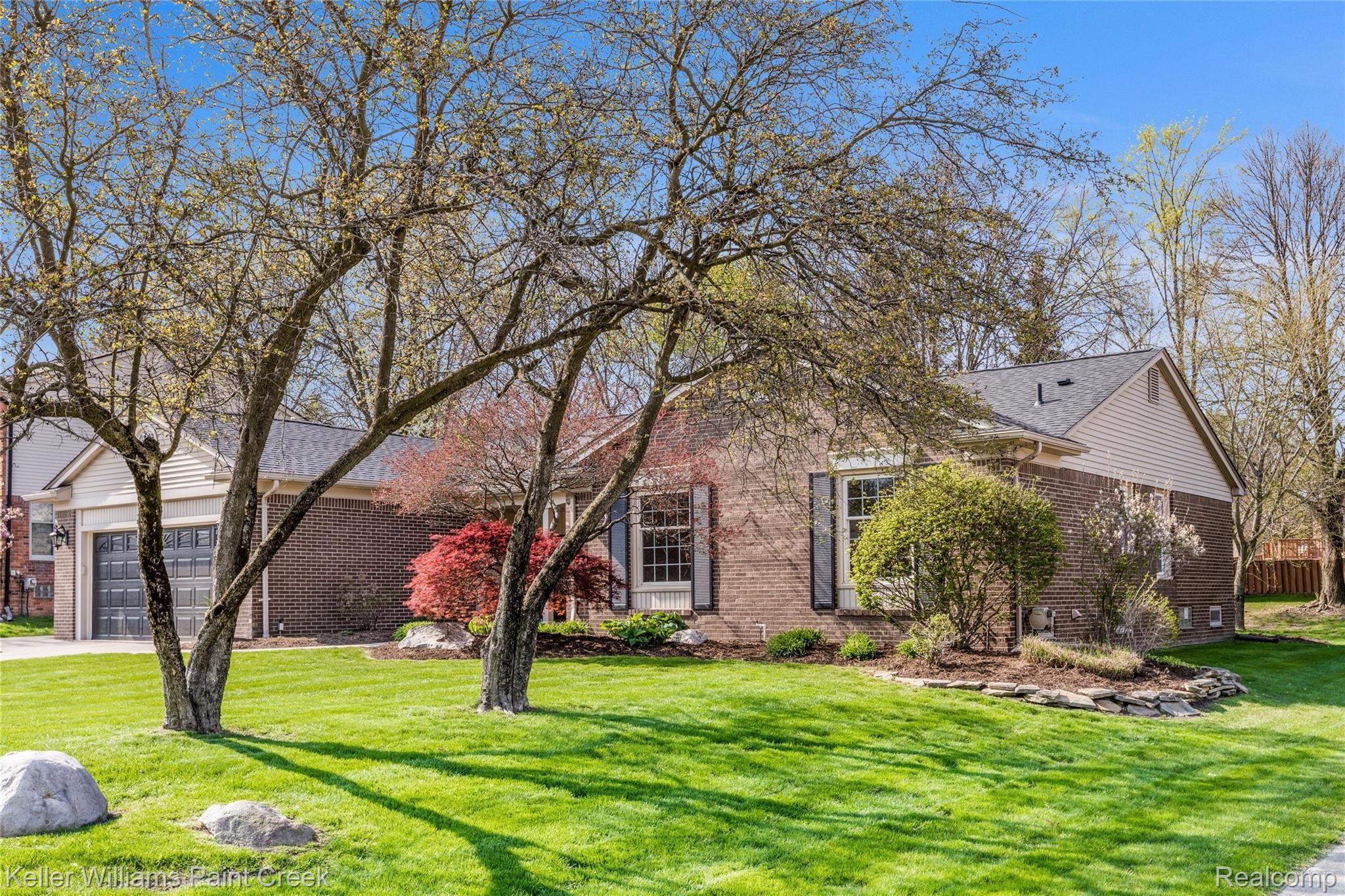332 Lake Forest Road Rochester, MI 48309 - Photo 3 of 48 02-332 Lake Forest Rd, Rochester Hills, MI, 483090064.jpg