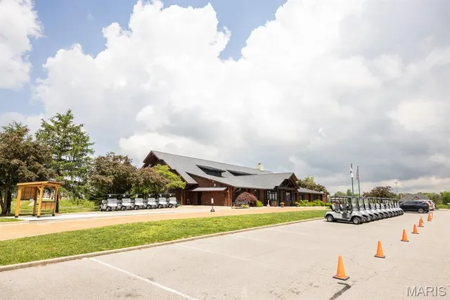 $169,500 | 305 Forest Oaks Drive, Caseyville, IL 62232