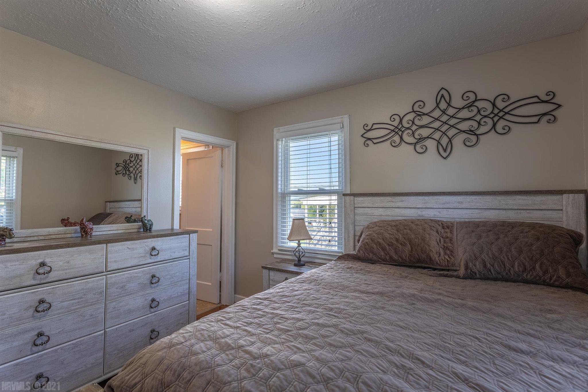 7485 Ridge Road Radford, VA 24141 - Photo 15 of 25 Gallery Image 15
