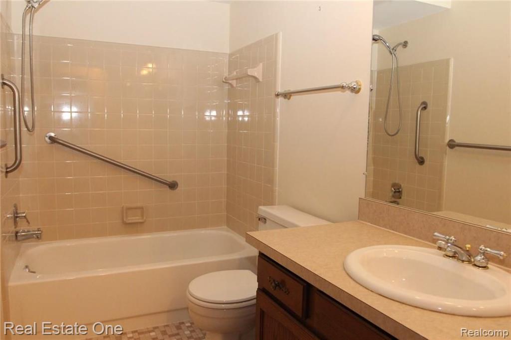1870 Burning Bush Court Rochester Hills, MI 48309 - Photo 19 of 27