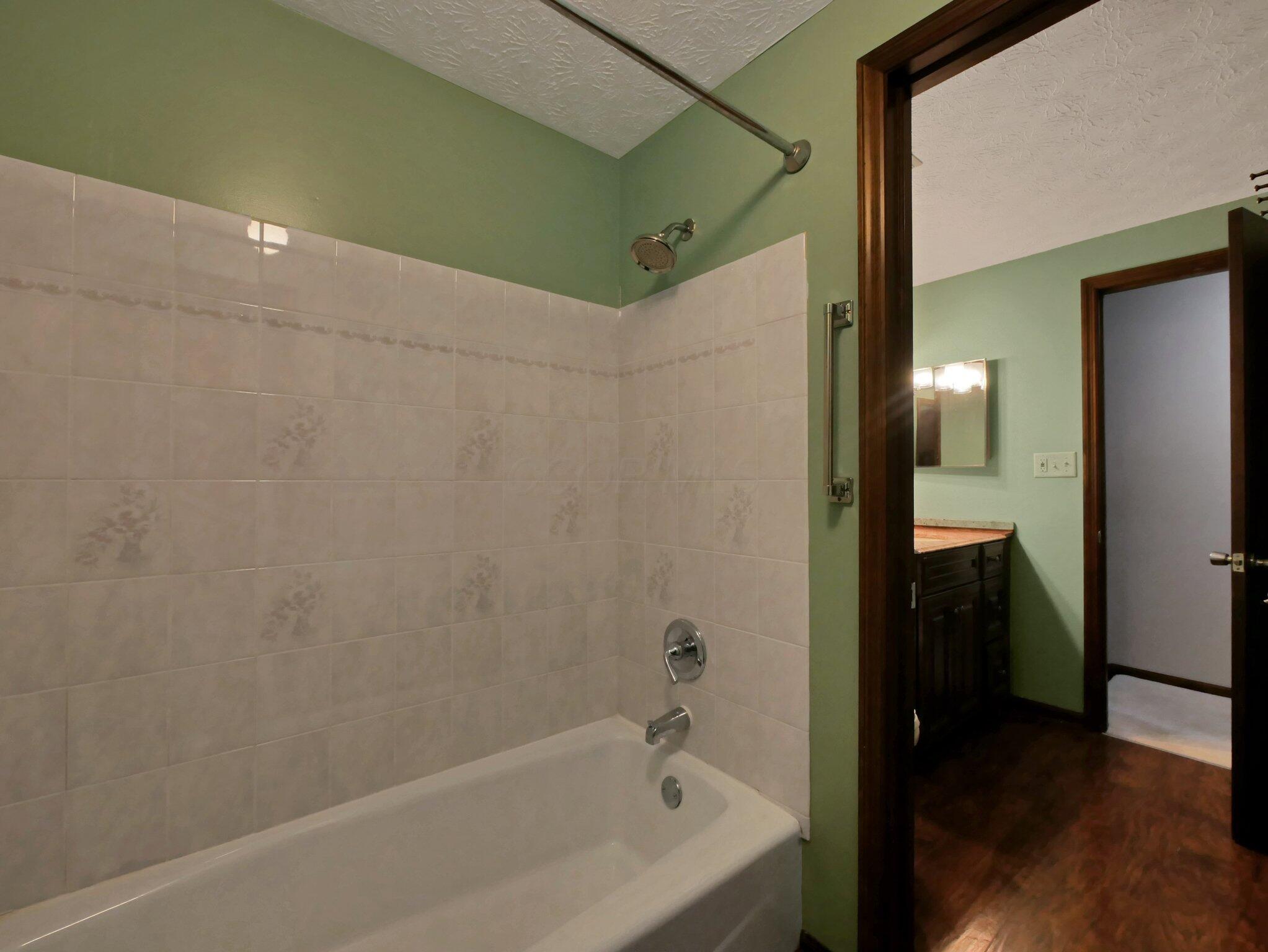 5840 Godown Road Columbus, OH 43235 - Photo 16 of 45 Full bath