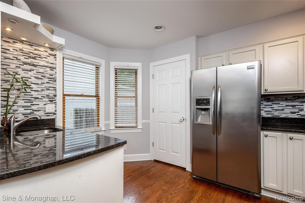 1308 Hampton Road Grosse Pointe, MI 48236 - Photo 7 of 36