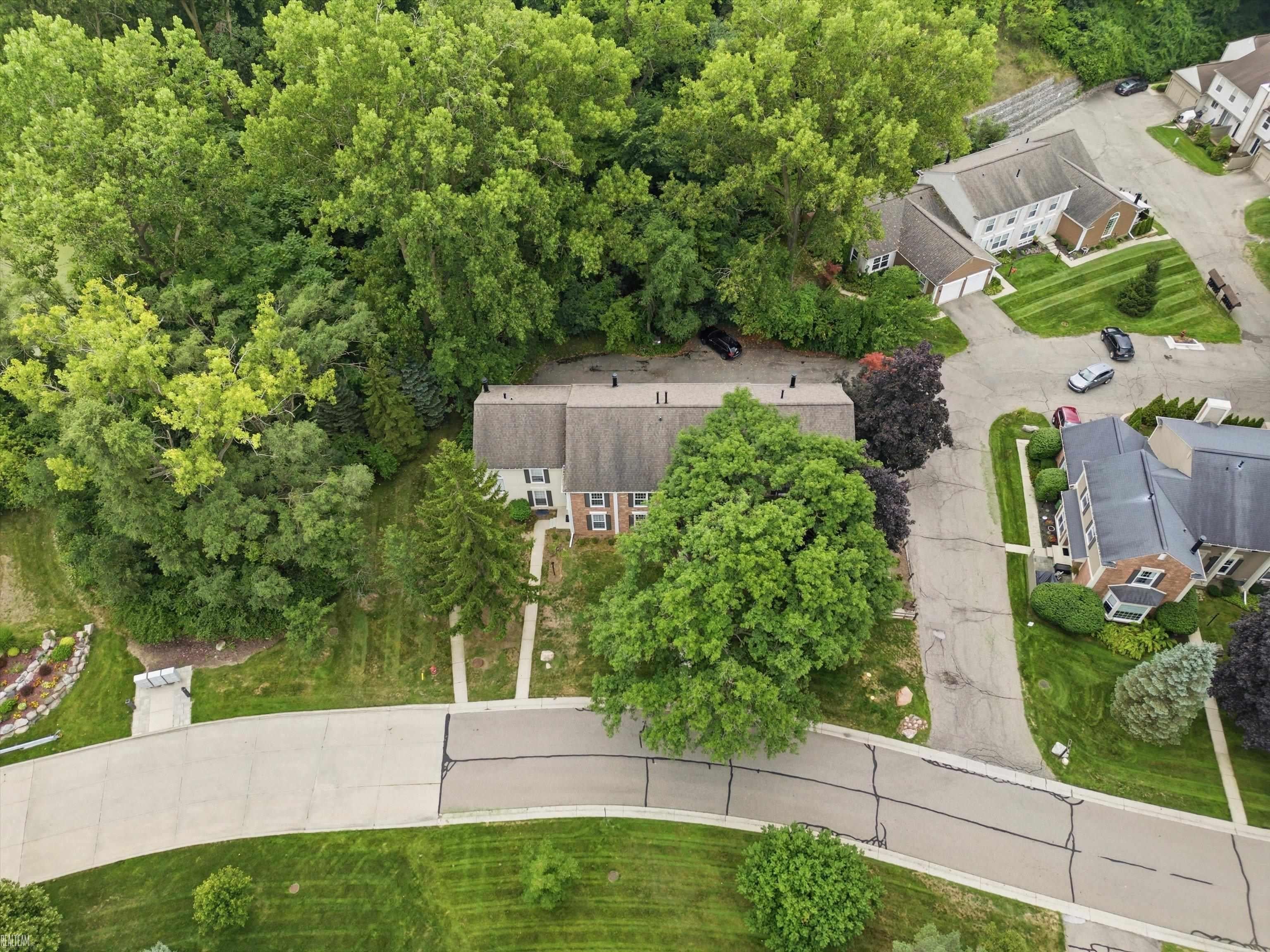 1328 Brook Lane Rochester Hills, MI 48306 - Photo 30 of 35 Gallery Image 30