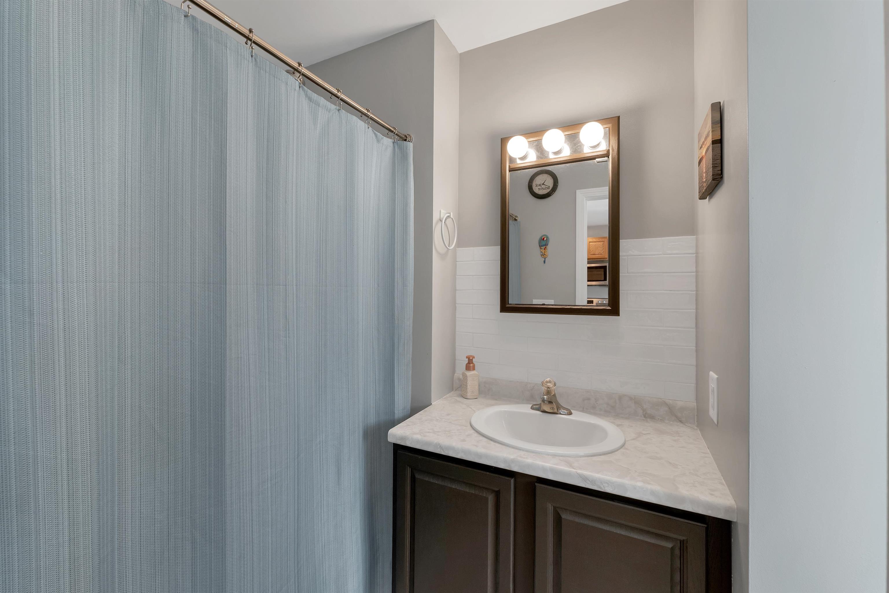 105 Chases Grove Road Derry, NH 03038 - Photo 11 of 40