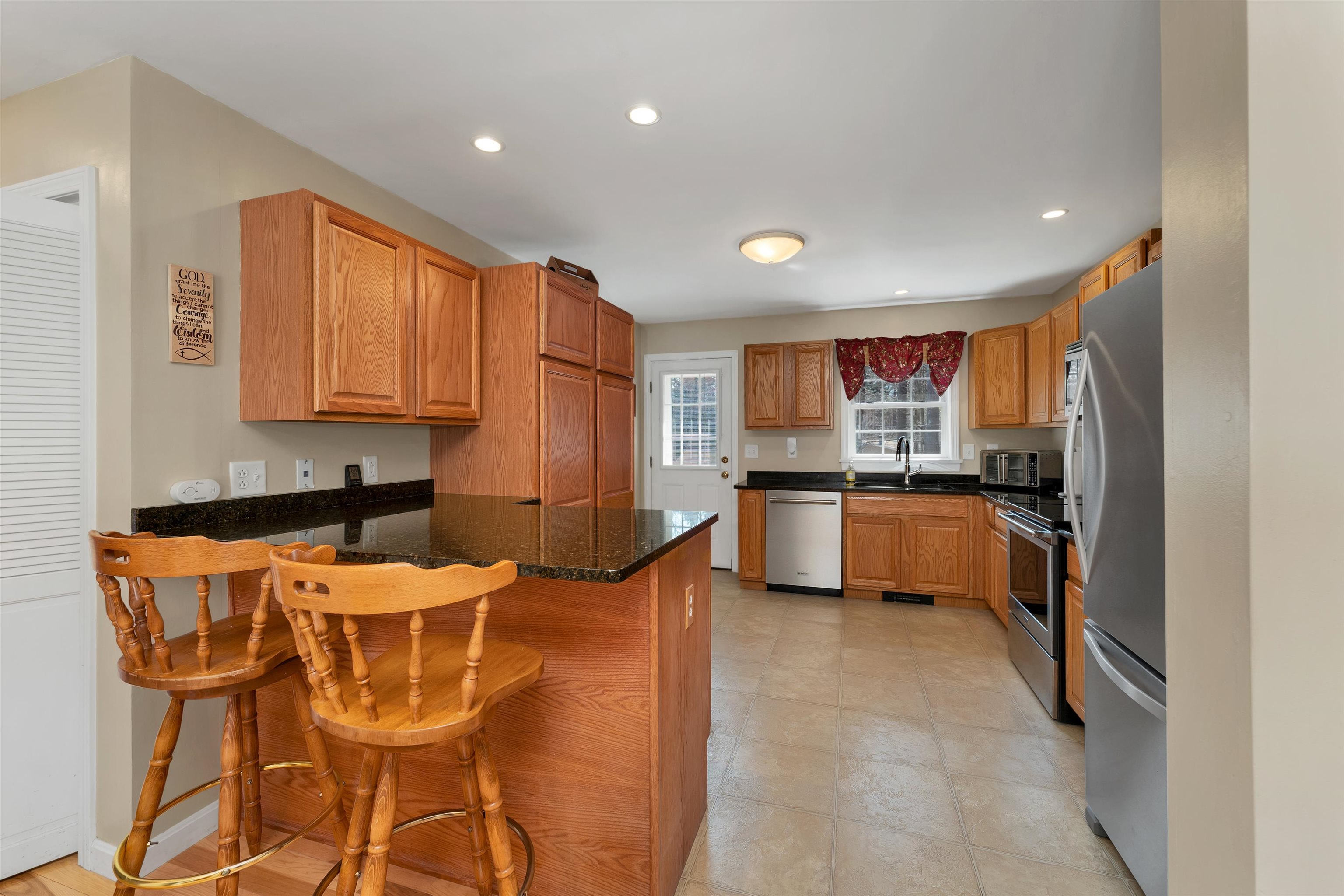 105 Chases Grove Road Derry, NH 03038 - Photo 18 of 40