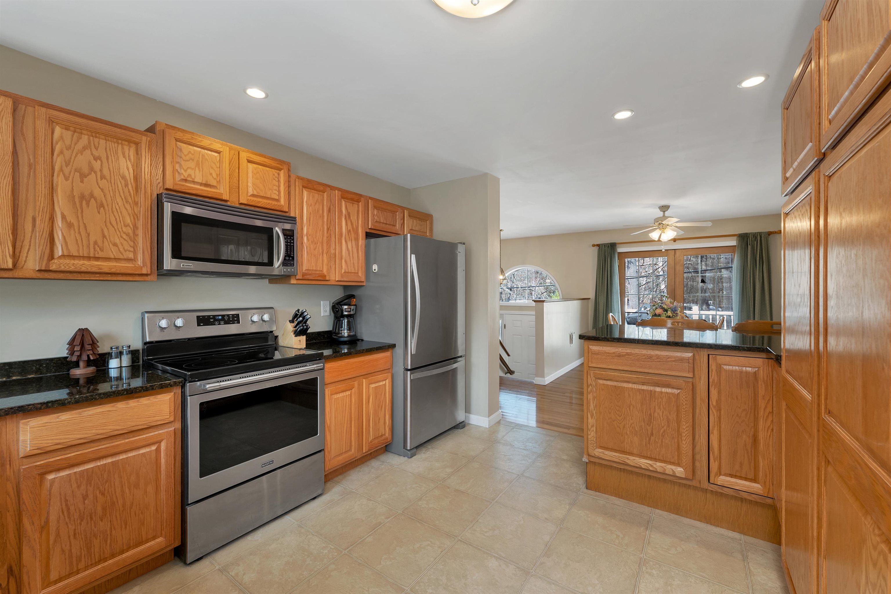 105 Chases Grove Road Derry, NH 03038 - Photo 4 of 40