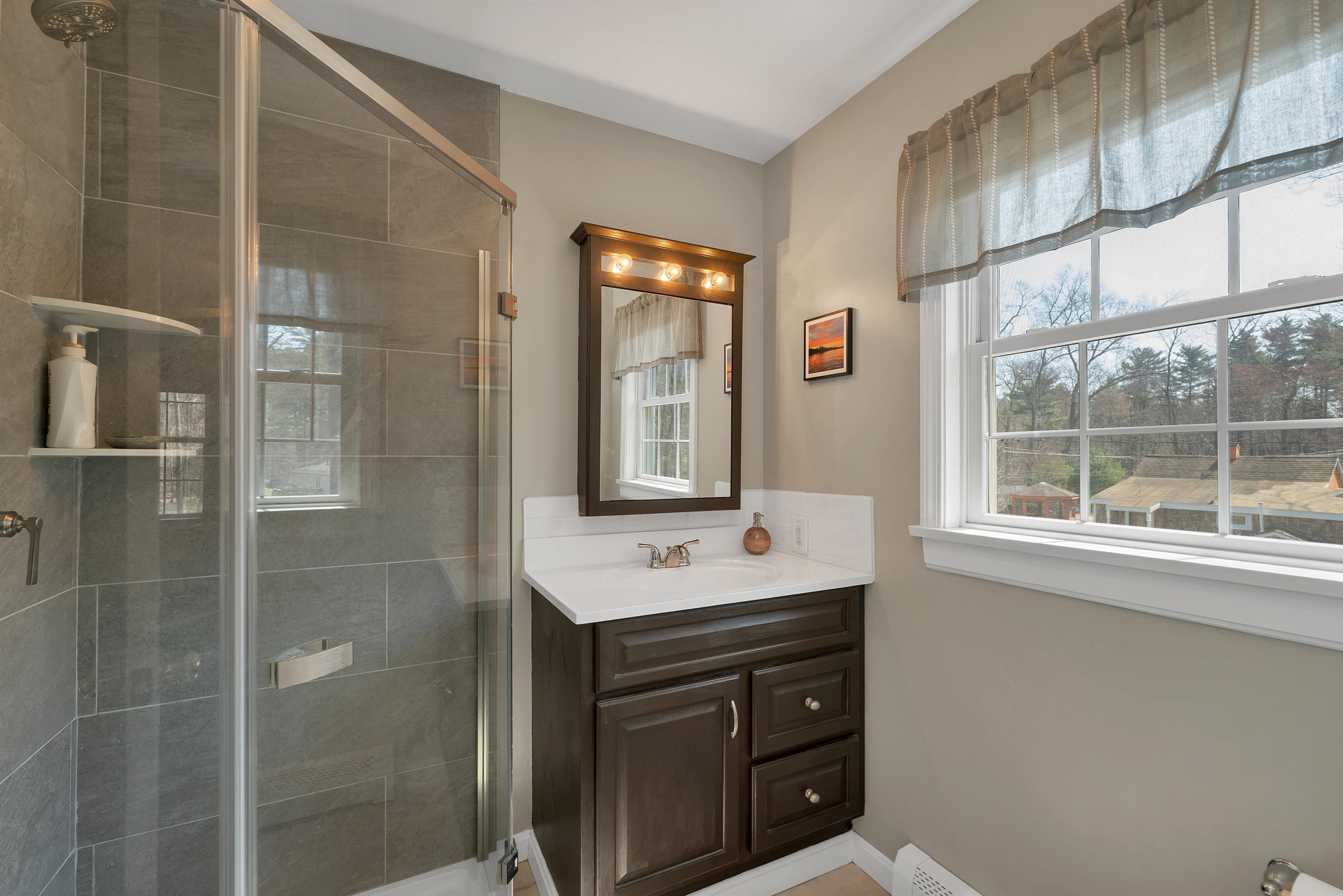 105 Chases Grove Road Derry, NH 03038 - Photo 8 of 40