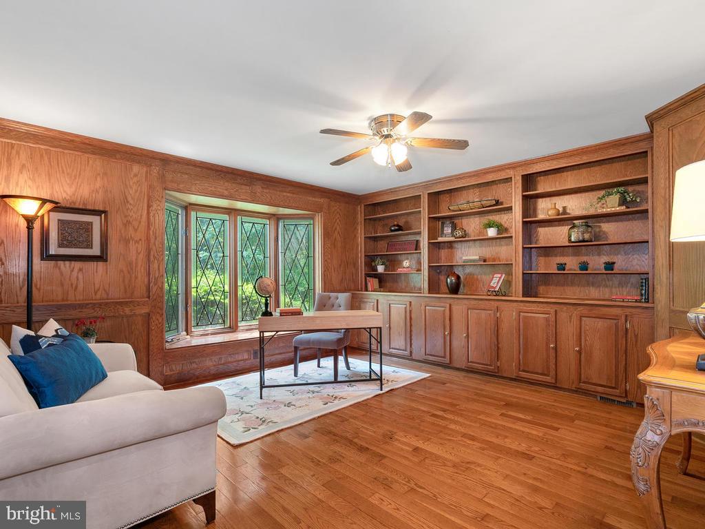 22305 Fitzgerald Drive Laytonsville, MD 20882 - Photo 14 of 109 1st Floor Home Office 15' x 14'