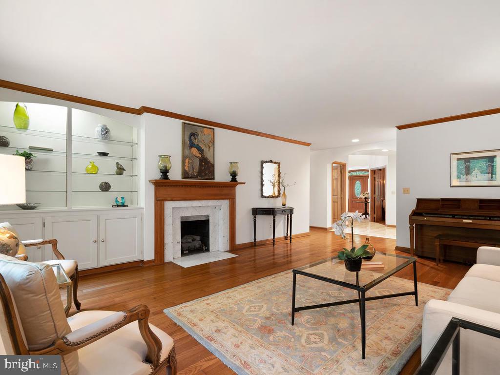 22305 Fitzgerald Drive Laytonsville, MD 20882 - Photo 22 of 109 Formal Living Room 15' x 21'