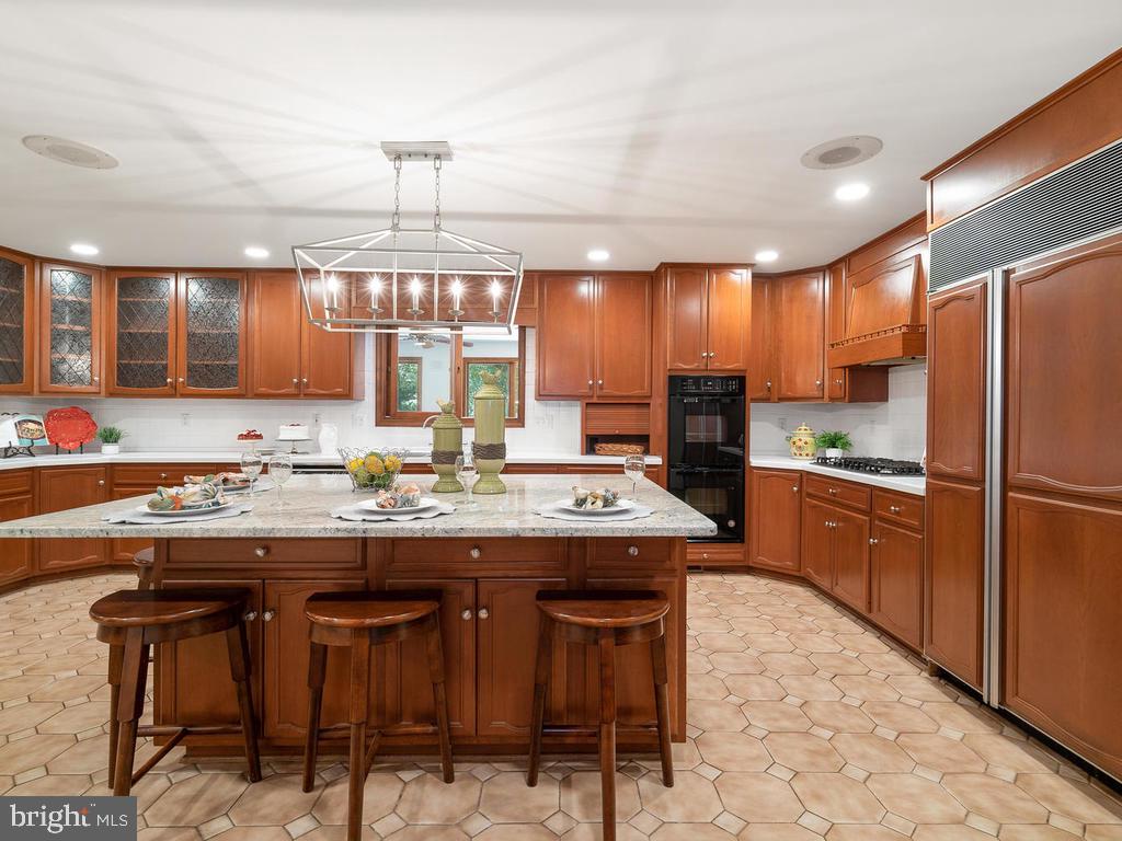 22305 Fitzgerald Drive Laytonsville, MD 20882 - Photo 31 of 109 Grand Kitchen 22' x 16'