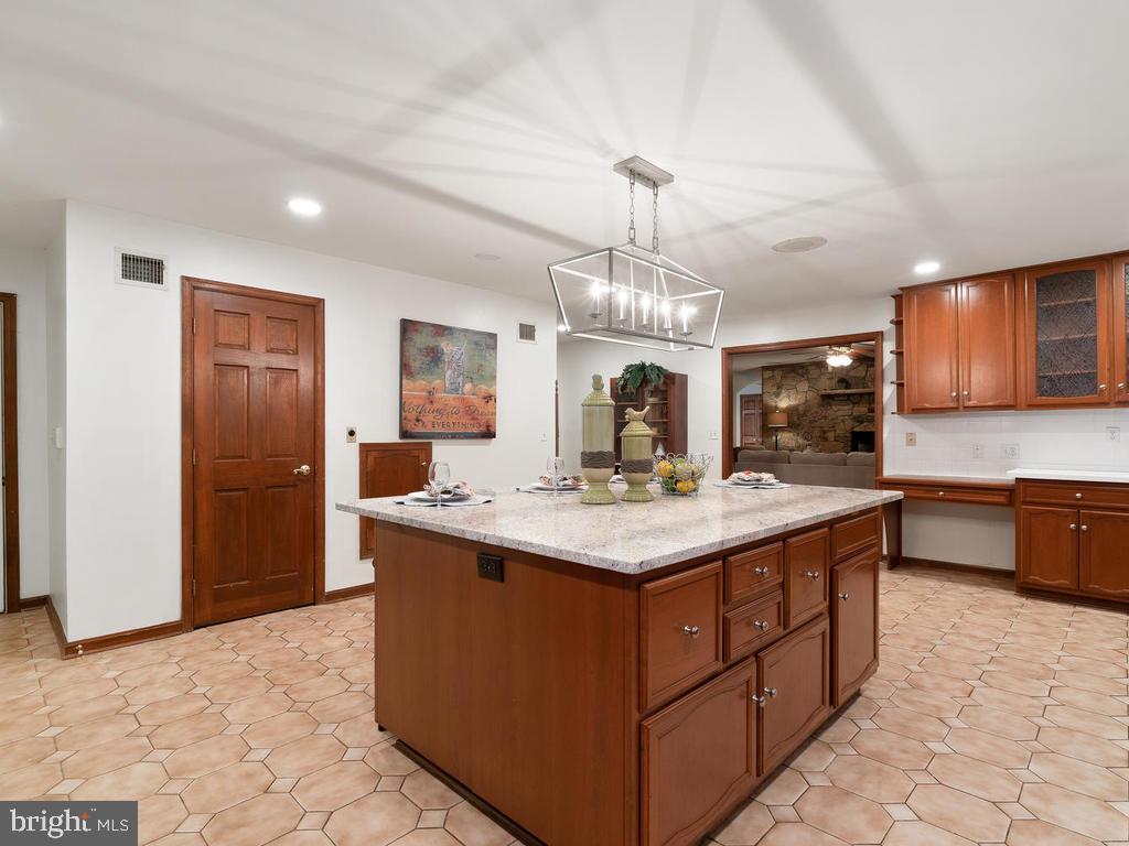 22305 Fitzgerald Drive Laytonsville, MD 20882 - Photo 34 of 109 Kitchen with Pantry