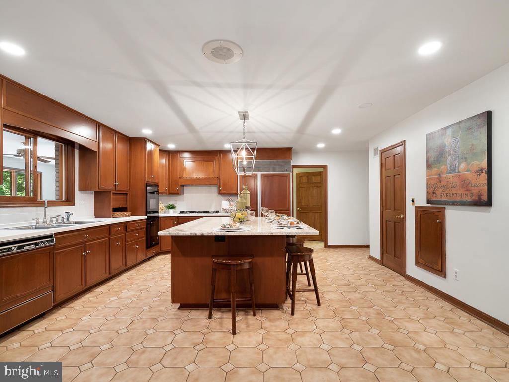 22305 Fitzgerald Drive Laytonsville, MD 20882 - Photo 35 of 109 Kitchen 22' x 16'