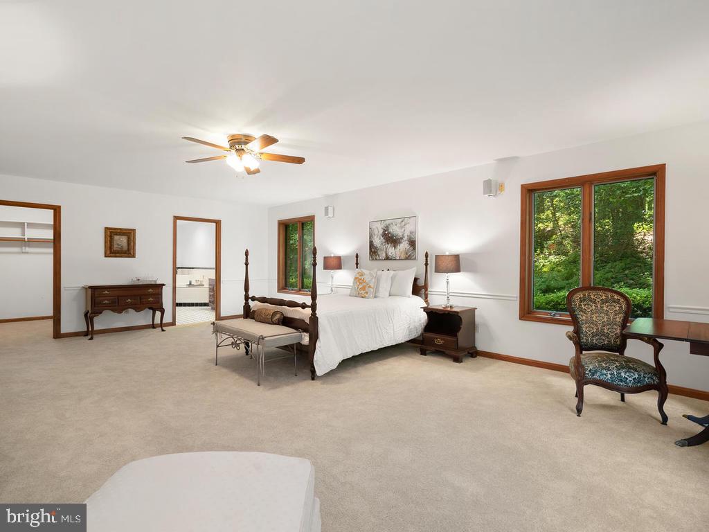 22305 Fitzgerald Drive Laytonsville, MD 20882 - Photo 41 of 109 1st Floor Master 17' x 25'