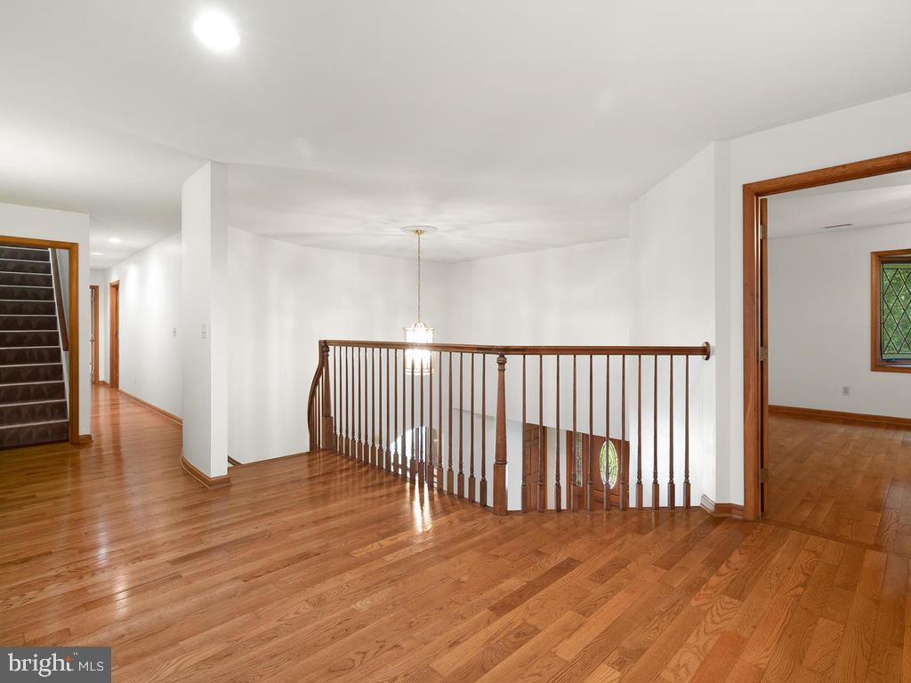 22305 Fitzgerald Drive Laytonsville, MD 20882 - Photo 46 of 109 Upper Level 1 Gallery