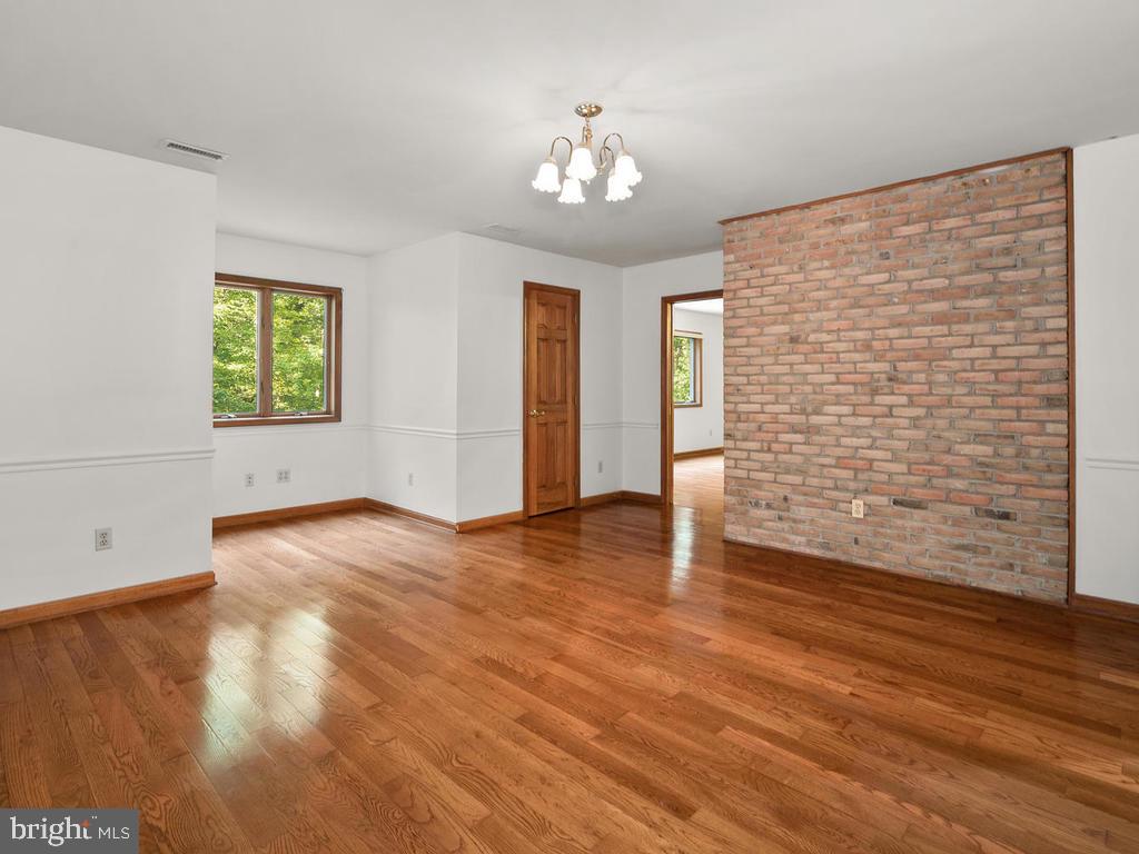 22305 Fitzgerald Drive Laytonsville, MD 20882 - Photo 49 of 109 14'x14' Sitting Room of Owner's Suite 2