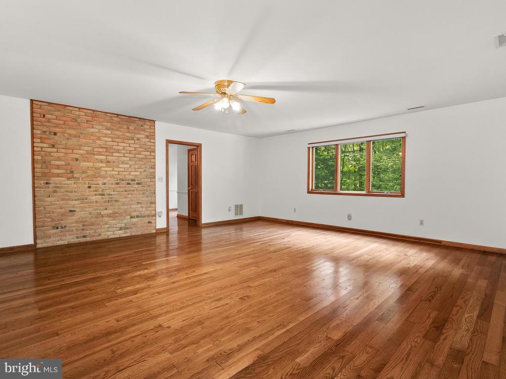 22305 Fitzgerald Drive Laytonsville, MD 20882 - Photo 53 of 109 19' x 19' Owner's Suite #2