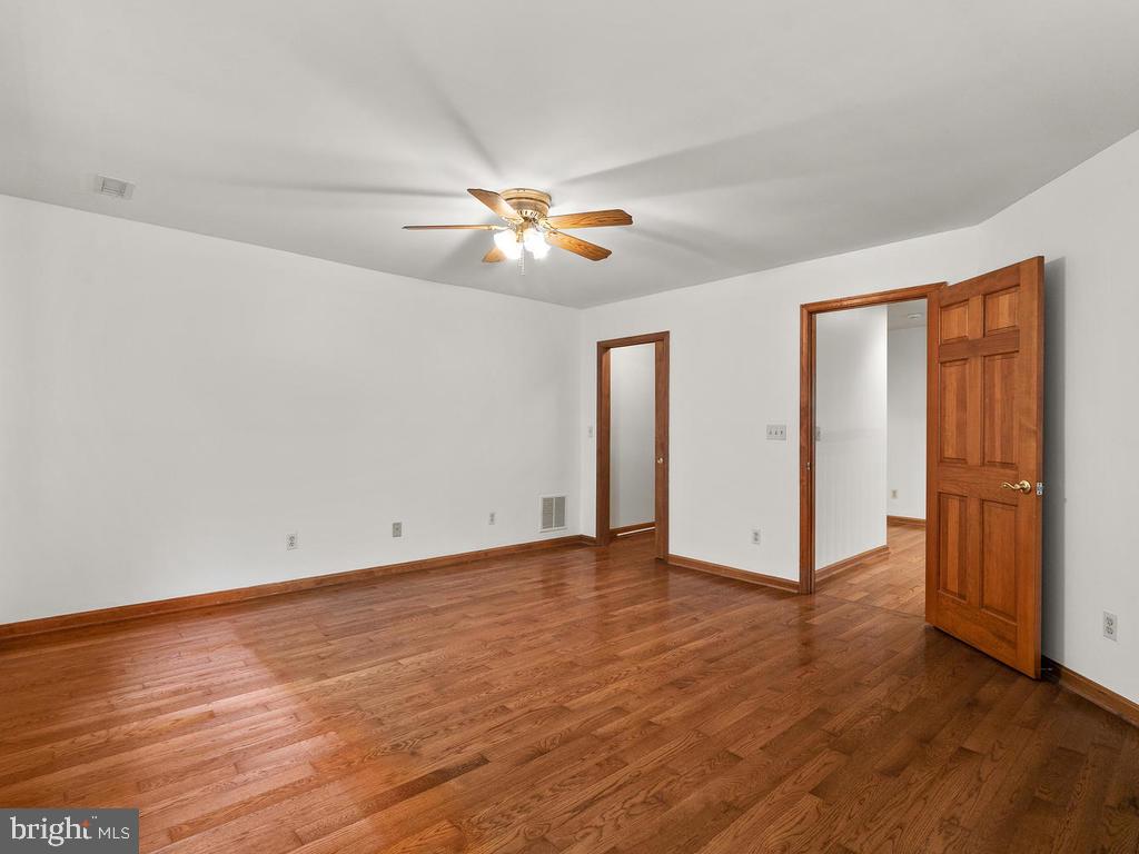 22305 Fitzgerald Drive Laytonsville, MD 20882 - Photo 58 of 109 15' x 14' Bedroom 3